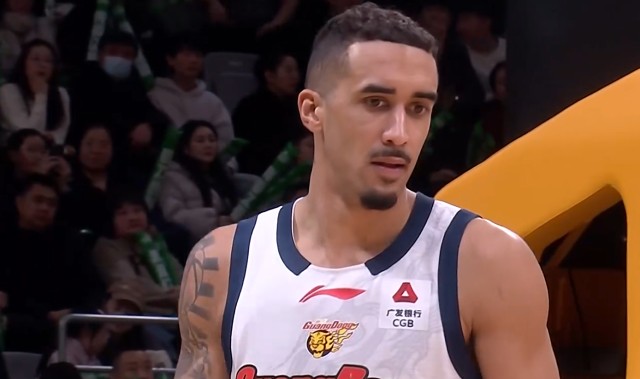 8868体育平台-破案了！奎因扣篮后，点解怒吼对手？原因揭晓
