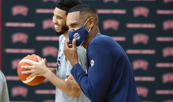 8868体育-格兰特·希尔的多重身份：退役后享受各样大舞台