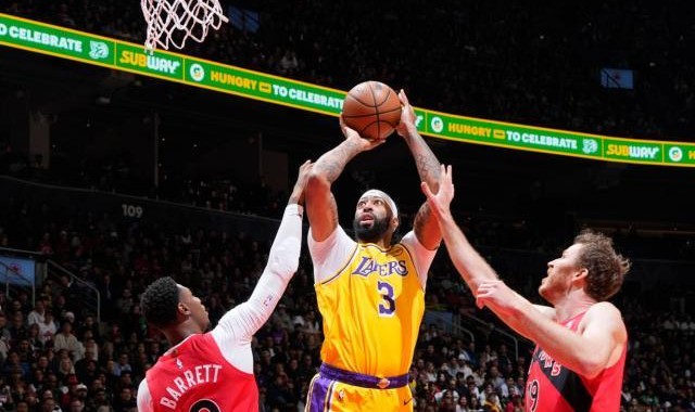 8868体育官网-登上得分榜第一！最强浓眉上线无解：詹皇变帮手