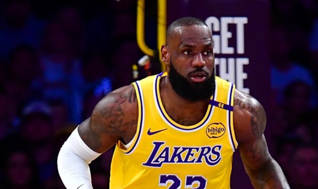 艾顿加盟湖人使得詹姆斯合作过的NBA状元秀数量达到9人,创造了NBA历史新纪录