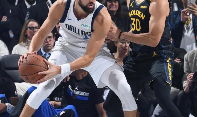 8868体育平台-只有他能撩拨库里心弦 汤神回归之夜勇士核心暴走